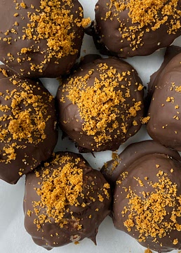 Easy, High Protein Snack Idea | Chocolate Covered Quark Balls